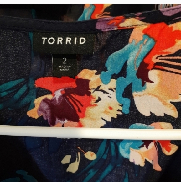 Torrid 2 button up floral blouse - Picture 5 of 5